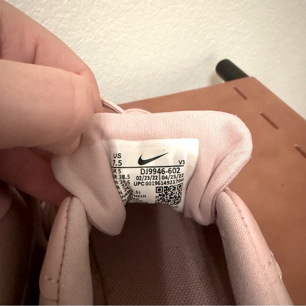 Nike| EUC Women’s size 7.5 Nike Air Force Sneakers in Pink - Picture 6 of 6